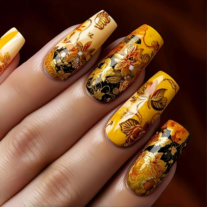 Kunstvolle Nagelverlängerungen mit Eleganten Spitzen Karnz