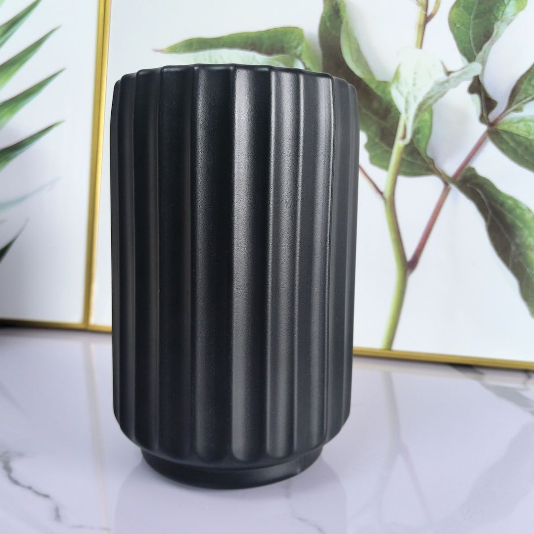 Dekorative vertikale gerippte Vase Karnz