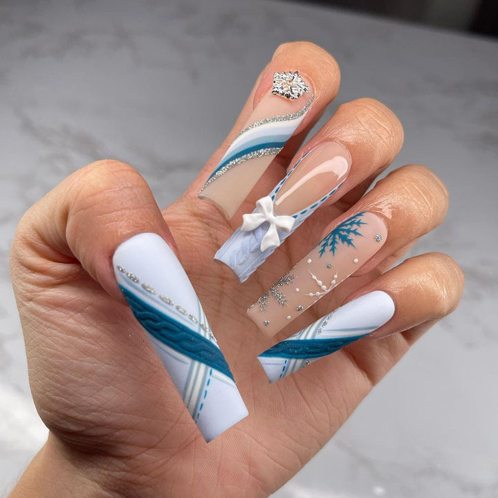 Premium Nagelverlängerungen mit luxuriösem Winterdesign Karnz
