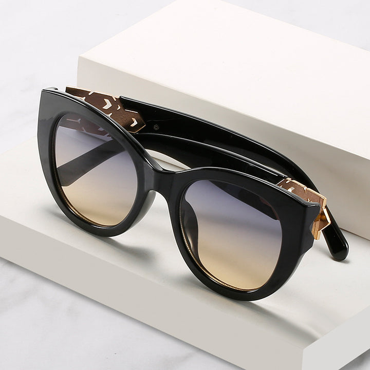 Modische Cat-Eye-Sonnenbrille mit dekorativen Akzenten Karnz