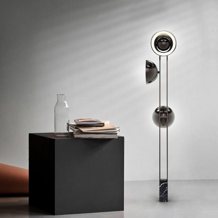 Moderne Stehlampe mit Marmorbasis