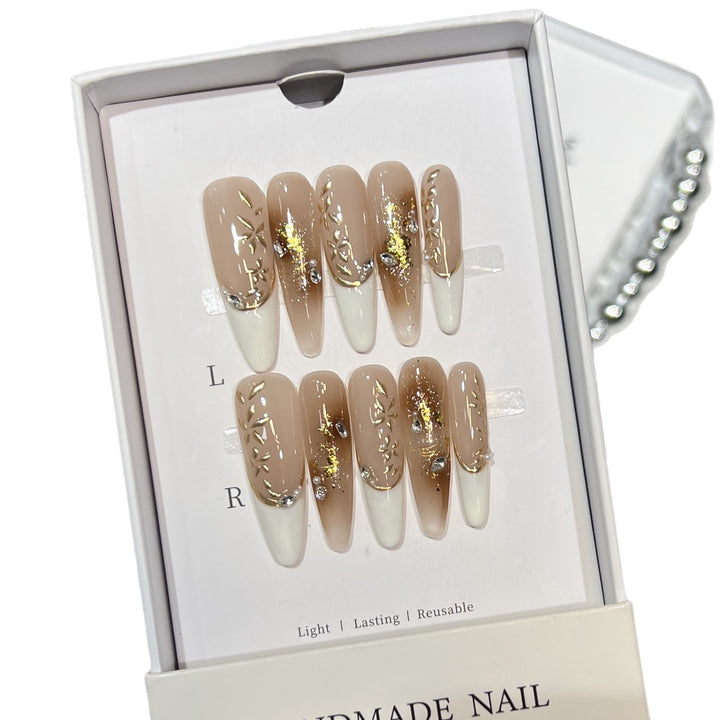 Elegantes Stiletto Press-On Nagelset mit floralem und glitzerndem Design Karnz