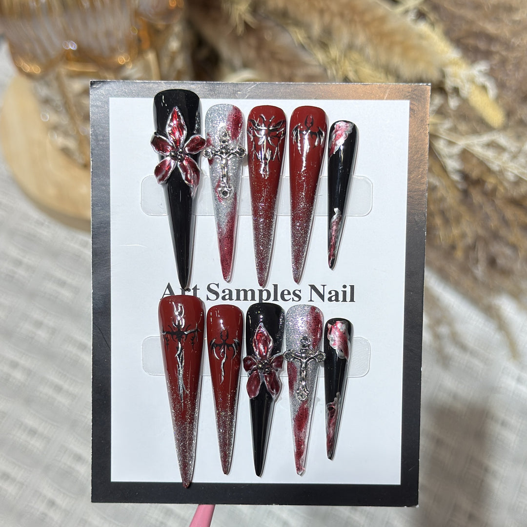 Künstlerisches Stiletto Press-On Nail Set mit einzigartigen gotischen Designelementen Karnz