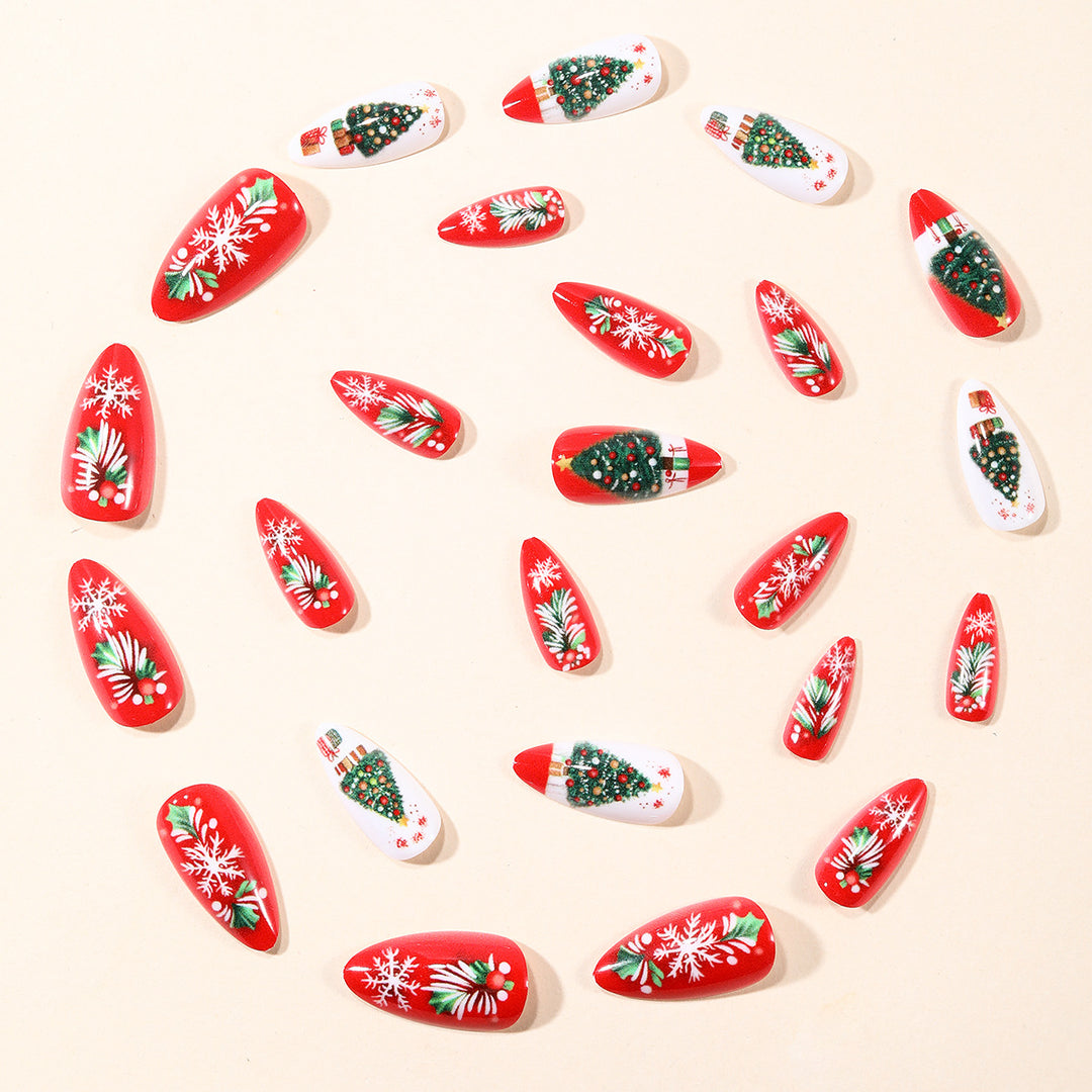 Festliche weihnachtliche Nagelkunstverlängerungen Karnz