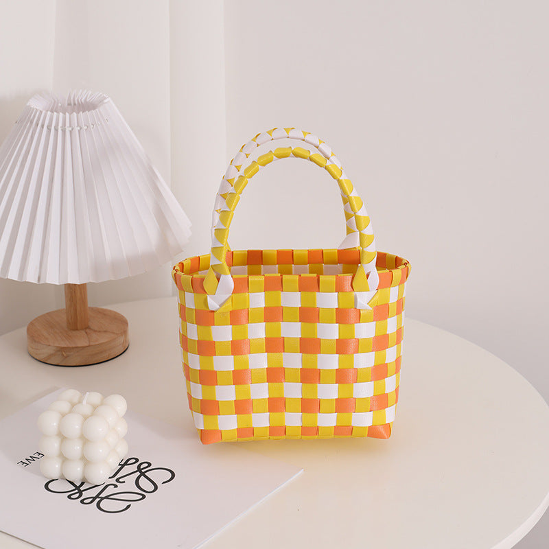 Damen Handtasche aus geflochtenem Kunststoff mit fröhlichem Muster Karnz