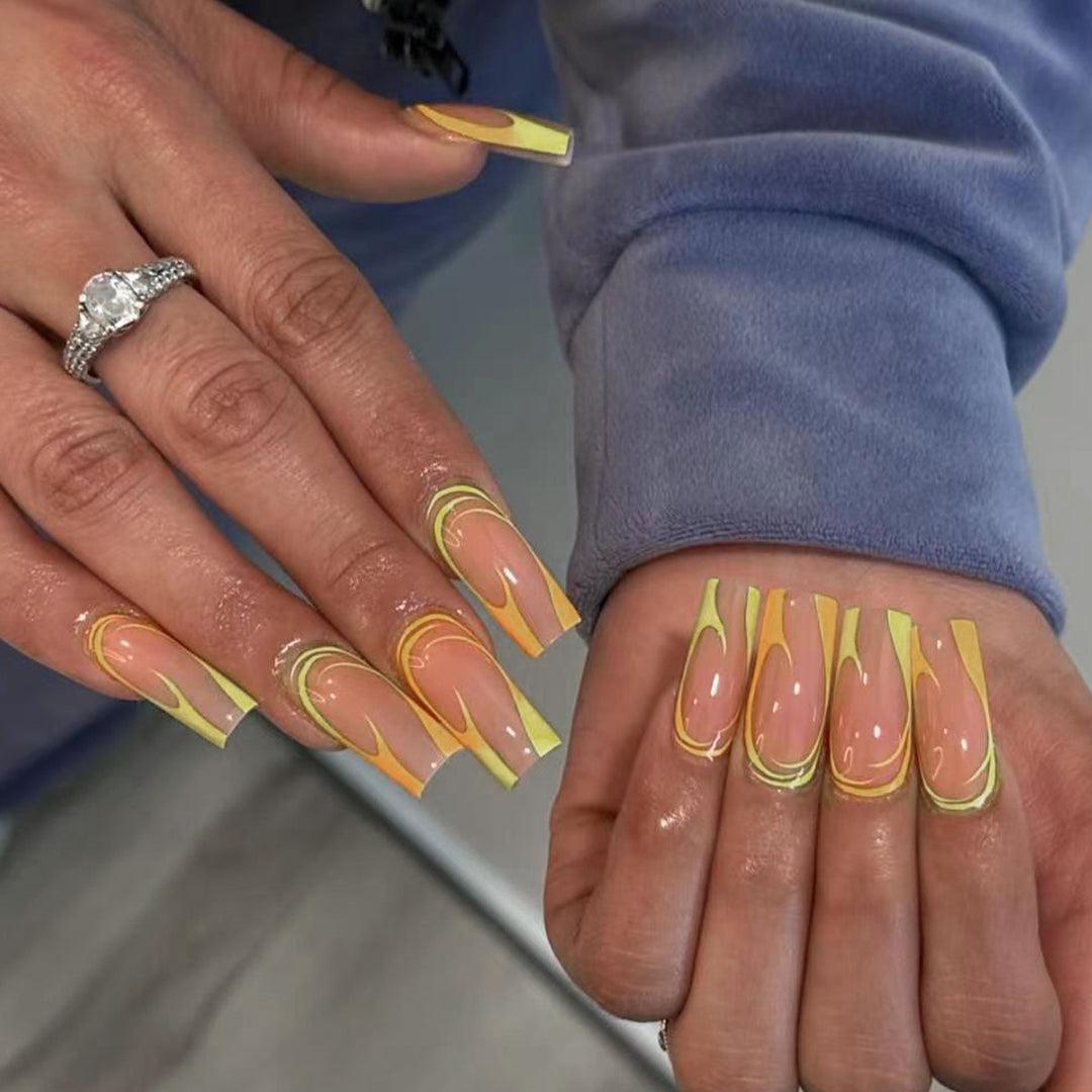 Kreative und Farbige Nagelkunst Karnz