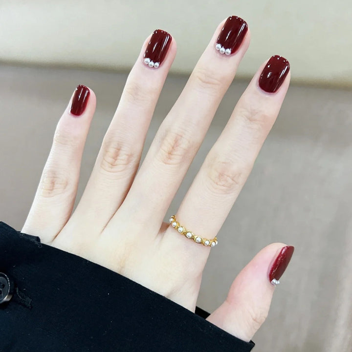 Elegante glänzende Press-On Nägel mit Strass-Akzenten