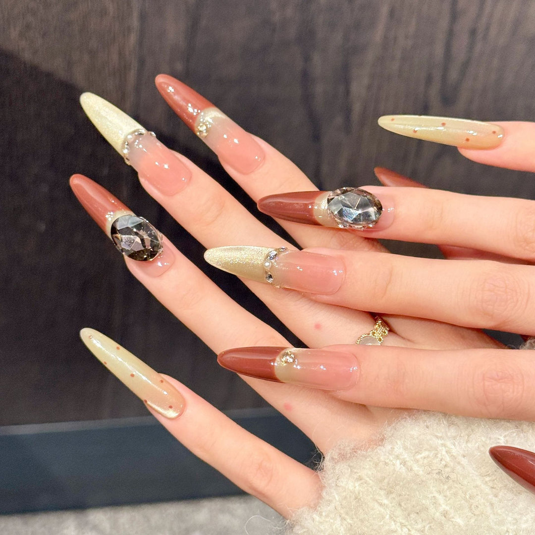 Künstlerisches Stiletto Press-On Nagelkunstset mit Steinakzenten
