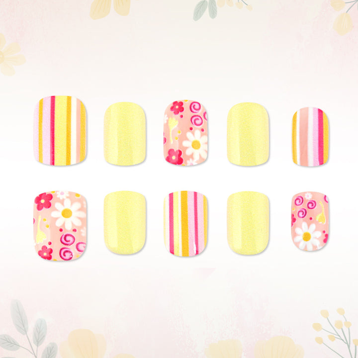 Künstlerische florale und gestreifte Press-On Nagelkunst Karnz