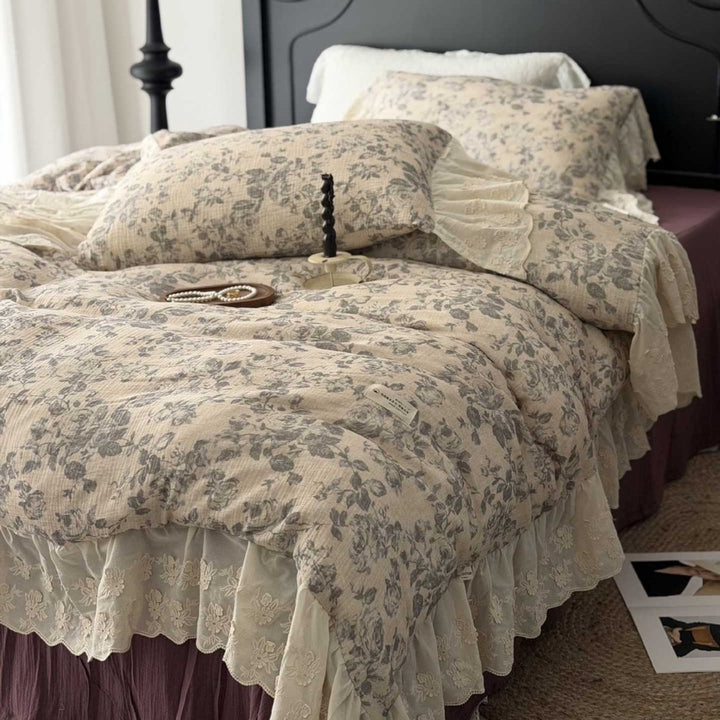 Gestepptes Baumwoll-Quilt-Bettwäscheset mit Vintage-Rosenprint und Seersucker-Struktur