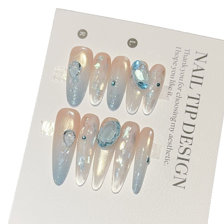 Kunstnägel mit Strass und Glitzereffekten Karnz