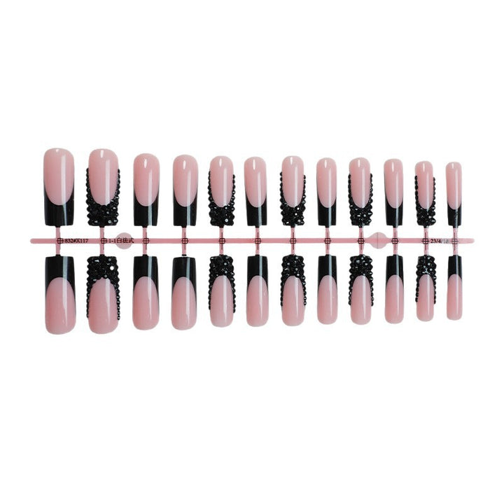 Elegantes Nagelkunst Press-On-Set mit dekorativen Edelsteinen Karnz