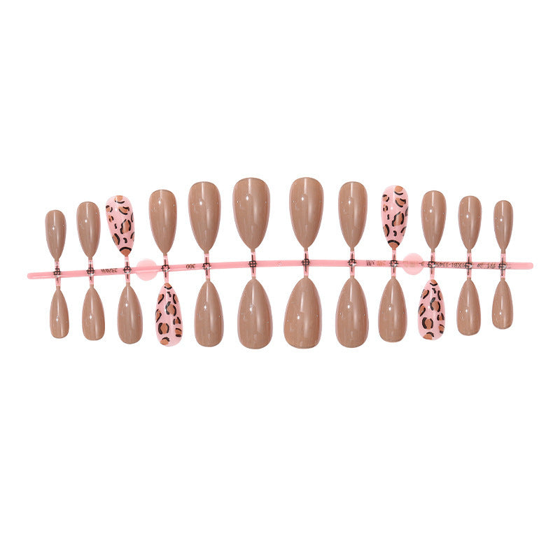 Kunstnagelset mit modernem Leopardendesign Karnz