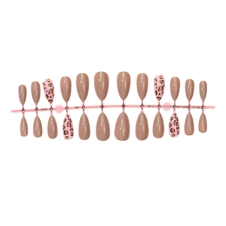 Kunstnagelset mit modernem Leopardendesign Karnz