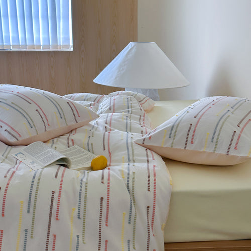 Bettwäsche-Set aus Baumwollperkal mit dezentem Streifen- und Pompon-Design