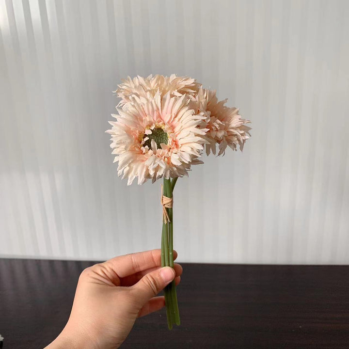 Lebensechte Blumenstrauß