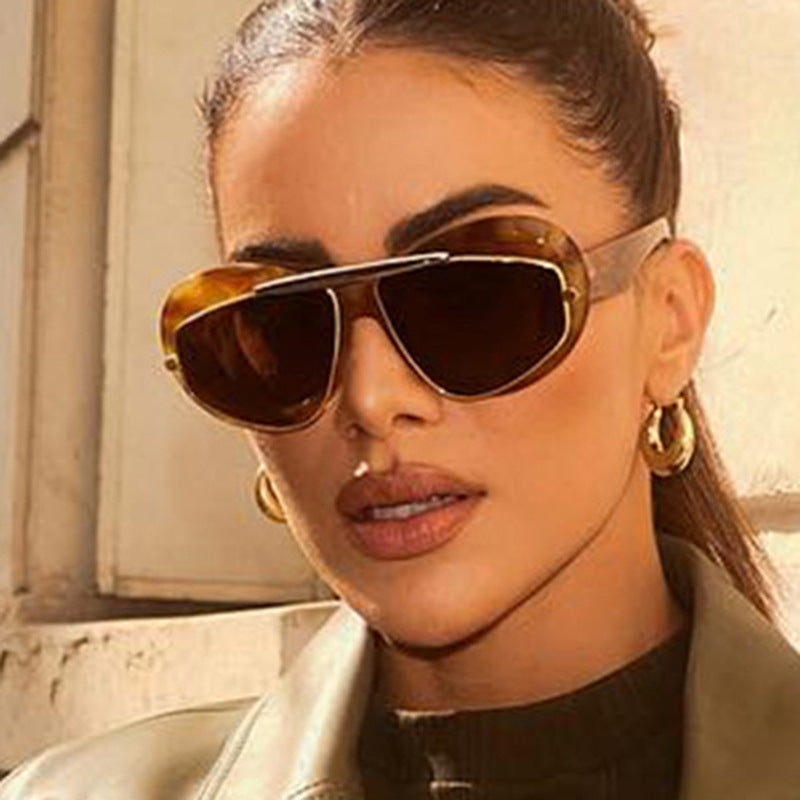 Damen futuristische Sonnenbrille mit elegantem Rahmen Karnz