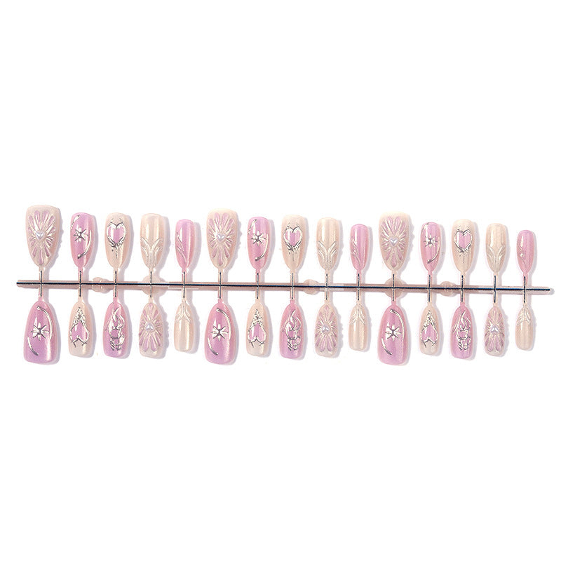 Dekorativer Press-On Nagelkunst Set mit floralen Akzenten Karnz