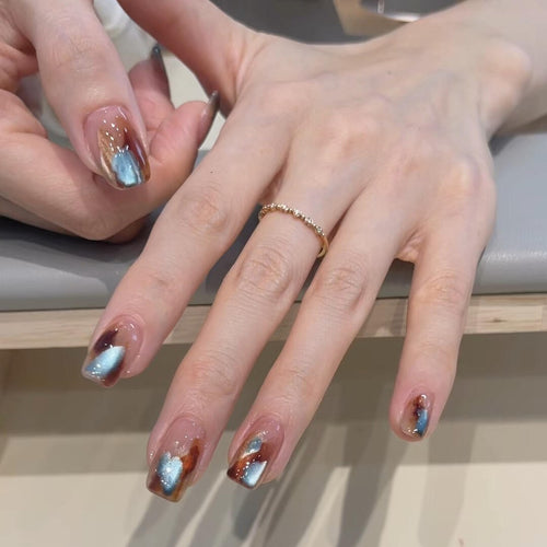 Farbenfrohe Kunstnägel Im Modernen Marbled-Design Karnz
