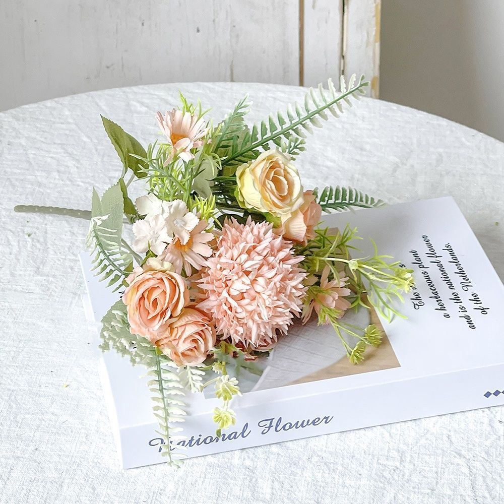 Naturalistische Blumenarrangement