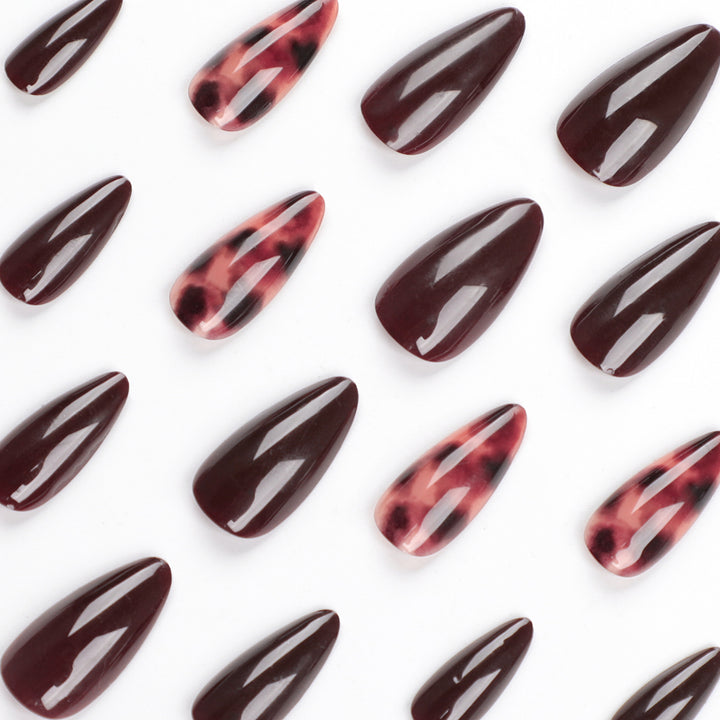 Elegante Stiletto-Nägel mit tierischem Design Karnz