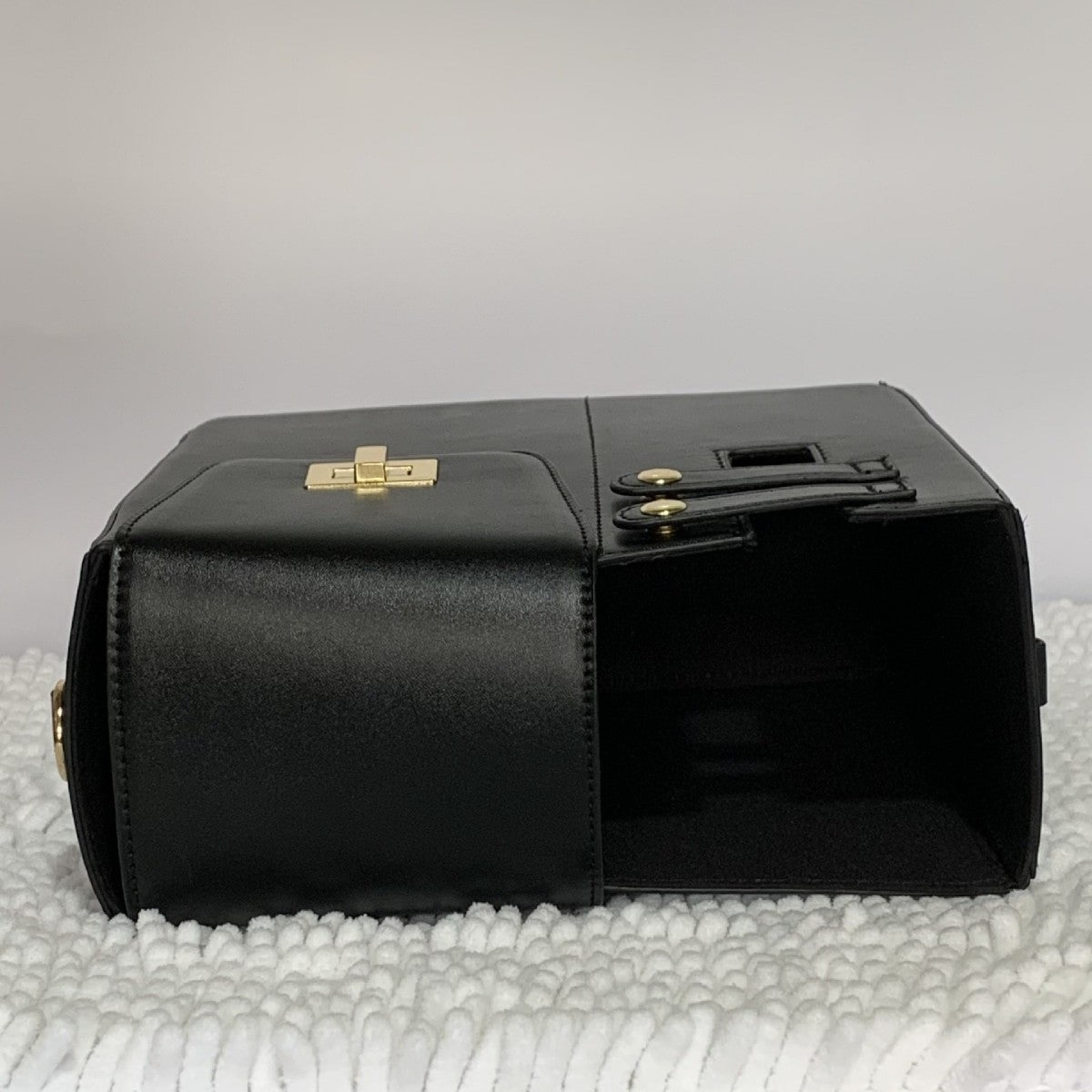 Damen Handtasche mit innovativem Design und mehreren Fächern Karnz
