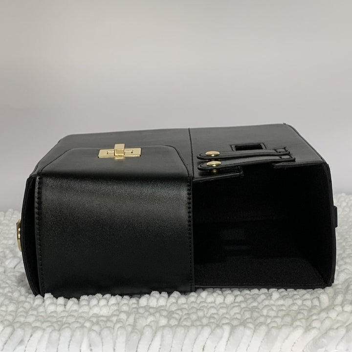 Damen Handtasche mit innovativem Design und mehreren Fächern Karnz