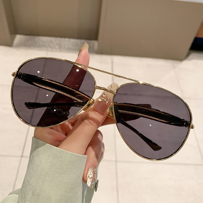 Damen exklusive Designer-Brille mit eleganten Details und hochwertigem Metallrahmen Karnz