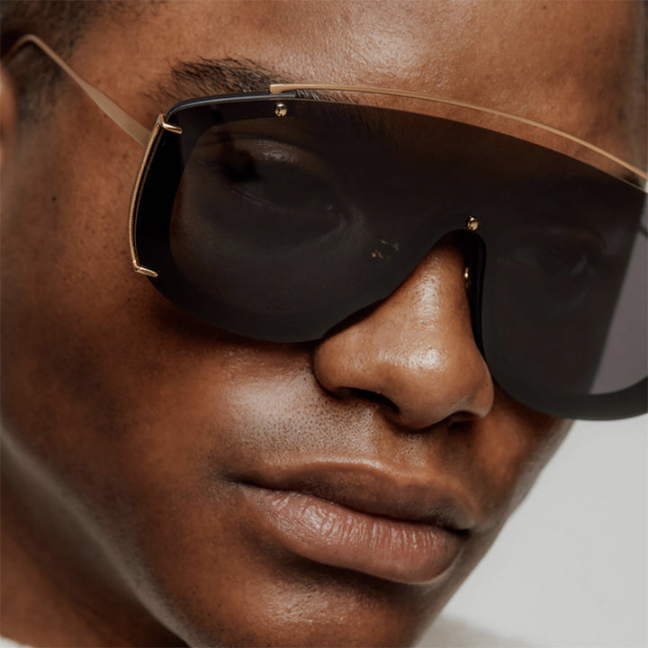 Damen maskuline Sonnenbrille mit modischem Verläufen und goldenen Details Karnz