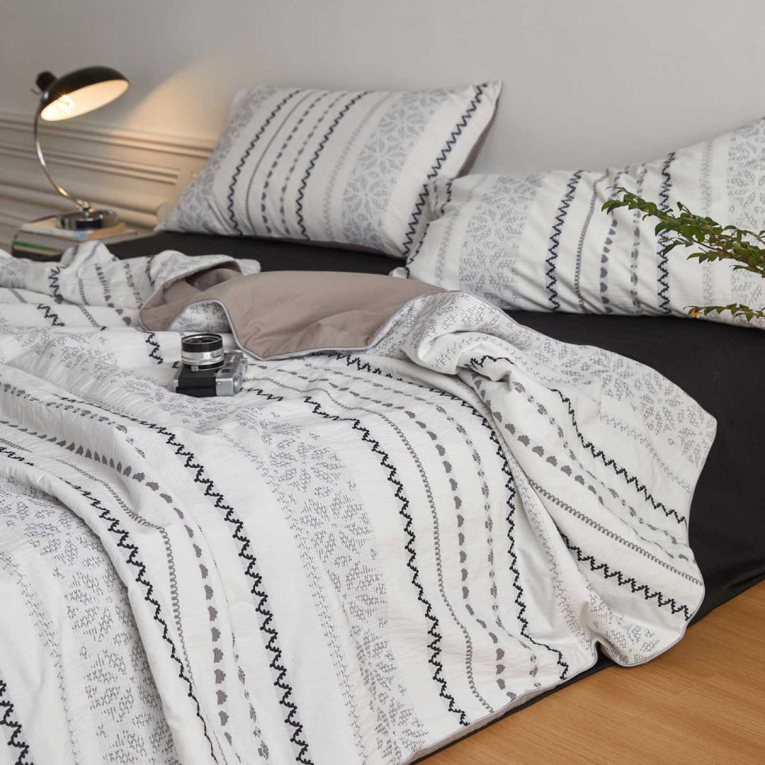 Duvetbezug-Set aus Baumwollmix mit feiner Stickstreifen-Optik und Wendefunktion