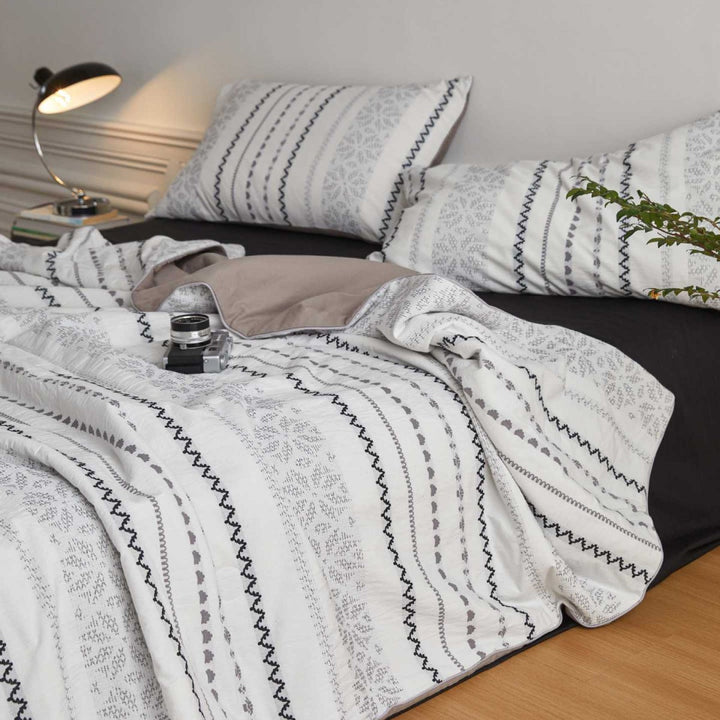 Duvetbezug-Set aus Baumwollmix mit feiner Stickstreifen-Optik und Wendefunktion