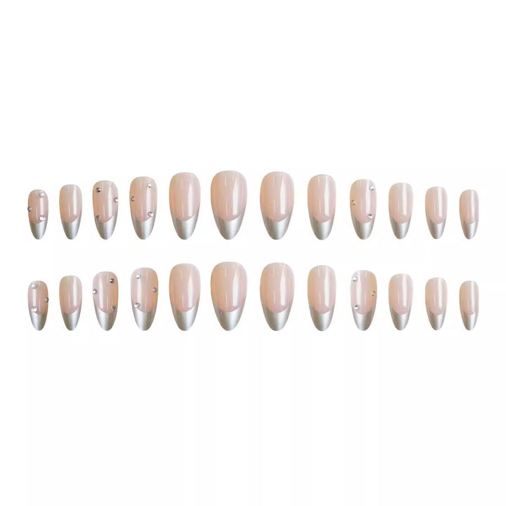 Kunstnagelset mit eleganten Metallic-Nuancen und Strassverzierungen Karnz