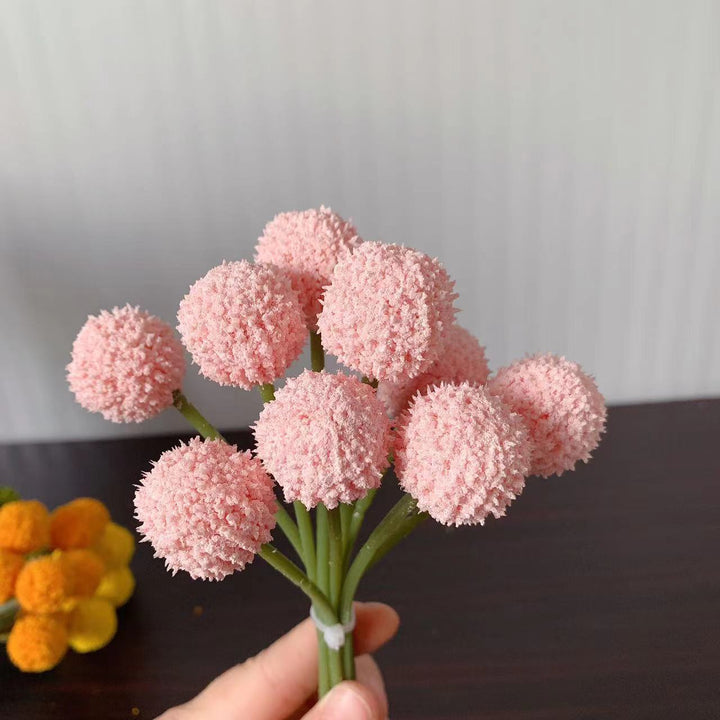 Dekorativer Pom-Pom Blumenstrauß