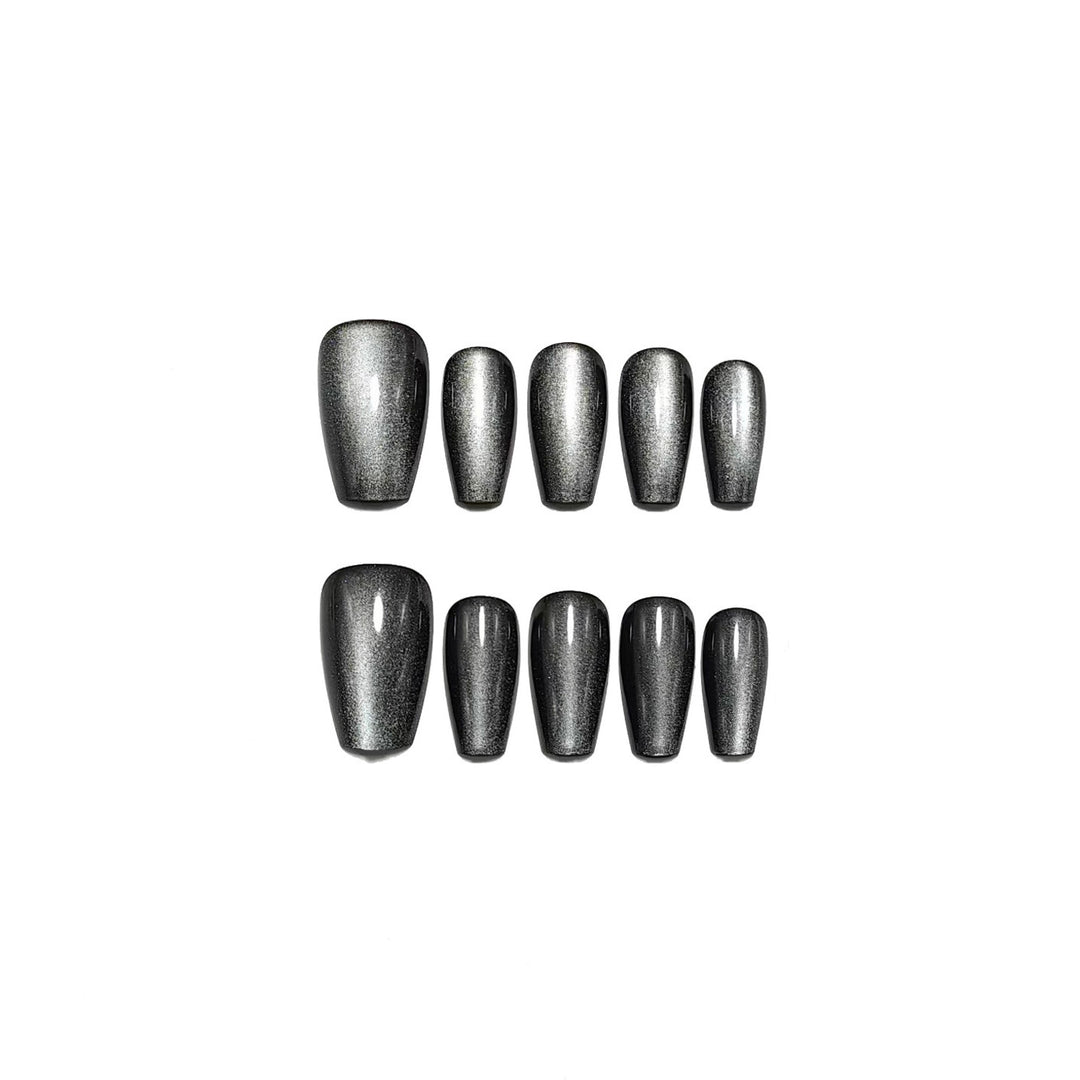 Kunstnagelset mit elegantem Metallic-Finish Karnz