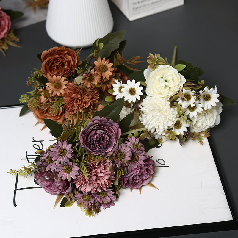 Dekorative Kunstblumenanordnung für die Heimpräsentation
