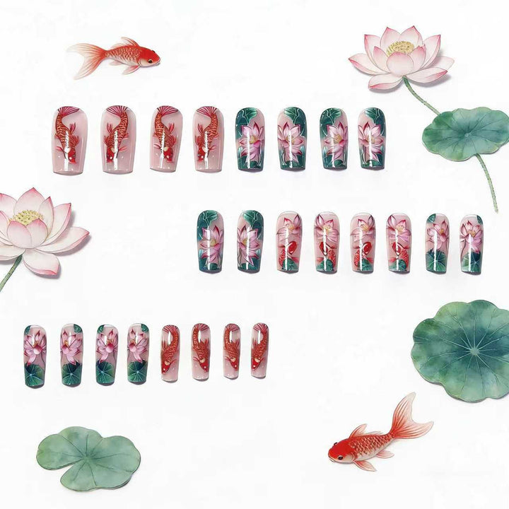 Kunstnägel mit Floralen Lotusselementen und Koi-Muster Karnz