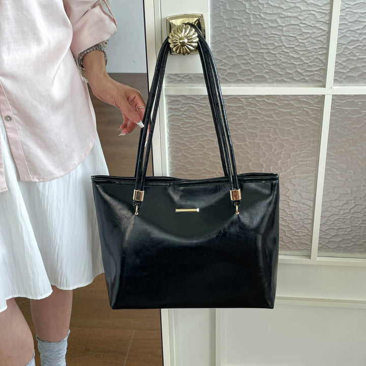 Elegante glänzende Handtasche