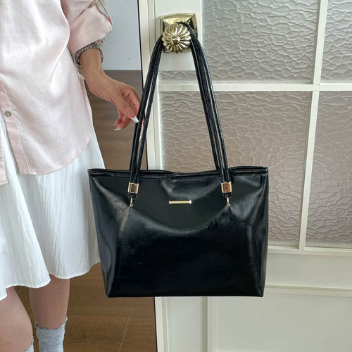 Elegante glänzende Handtasche