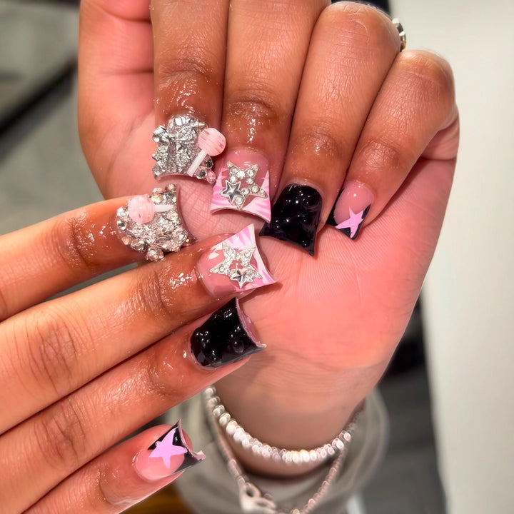 Glamouröse dekorative Press-On-Nagelkunst Karnz