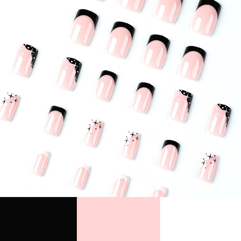 Kunstvolle Nagelkunst mit reflektierenden Akzenten Karnz