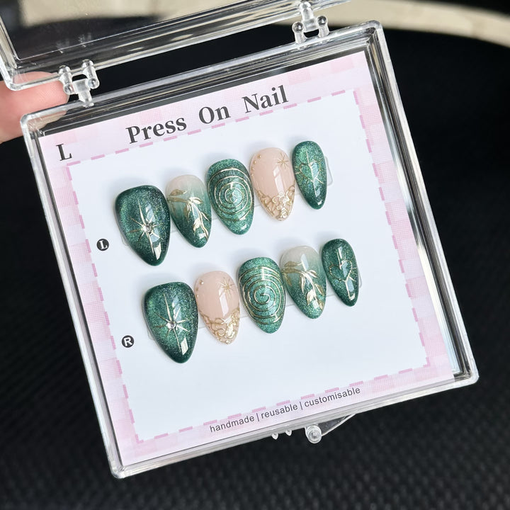 Dekoratives Handgefertigtes Press-On Nagelkunstset mit von Strand inspirierten Designs