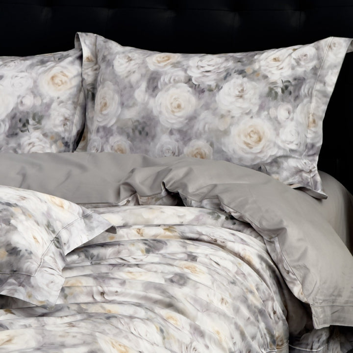 Satin-Bettwäsche-Garnitur mit zartem Blumen- und Schmetterlingsprint und Wendefunktion