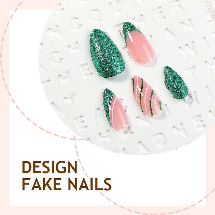 Kreatives Nagelset mit Glitzer- und Marmorierungseffekt Karnz
