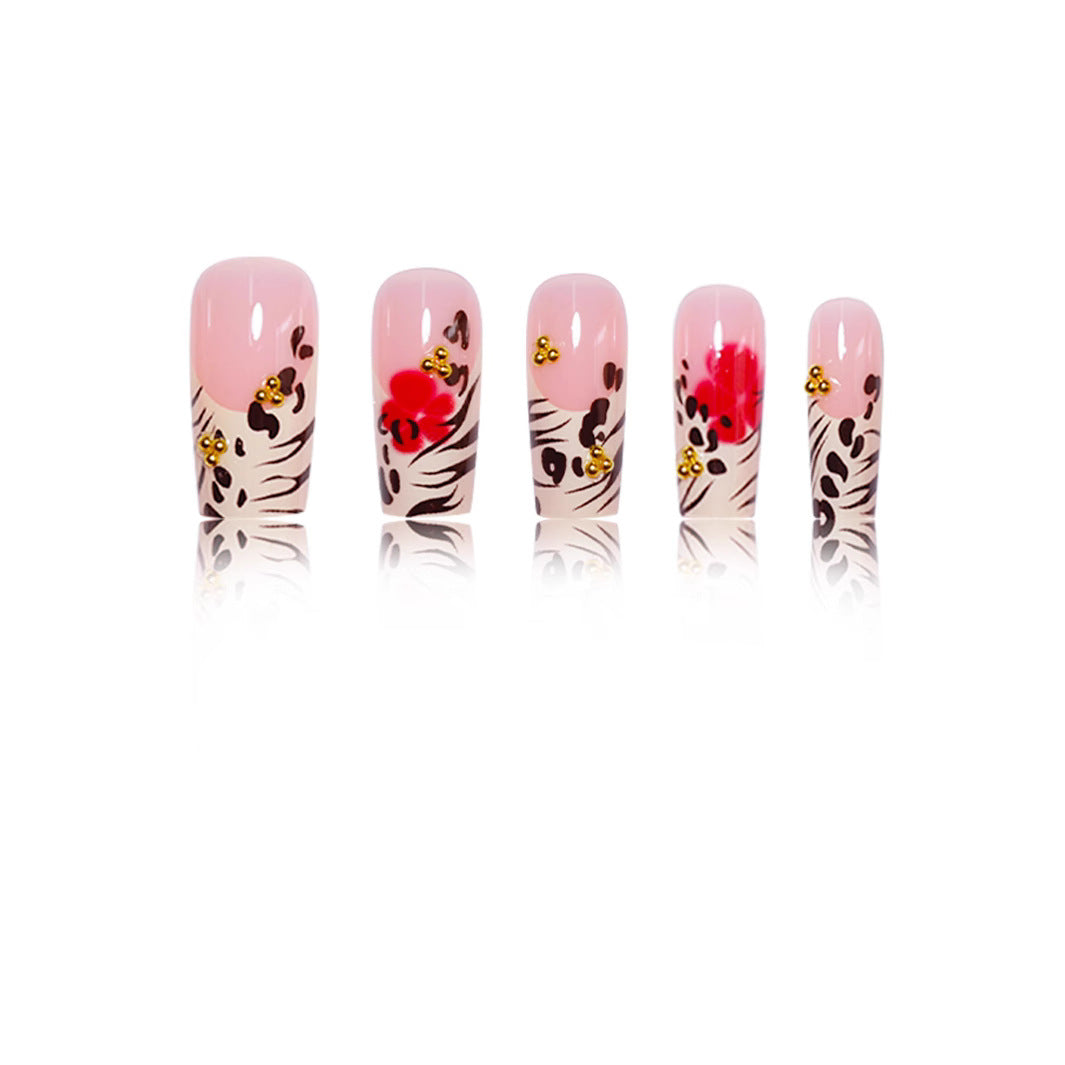 Künstlerische florale Press-On Nagelkunst Karnz
