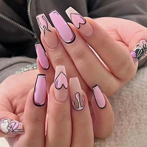 Kunstvolle Nagelverlängerungen im Herzdesign Karnz