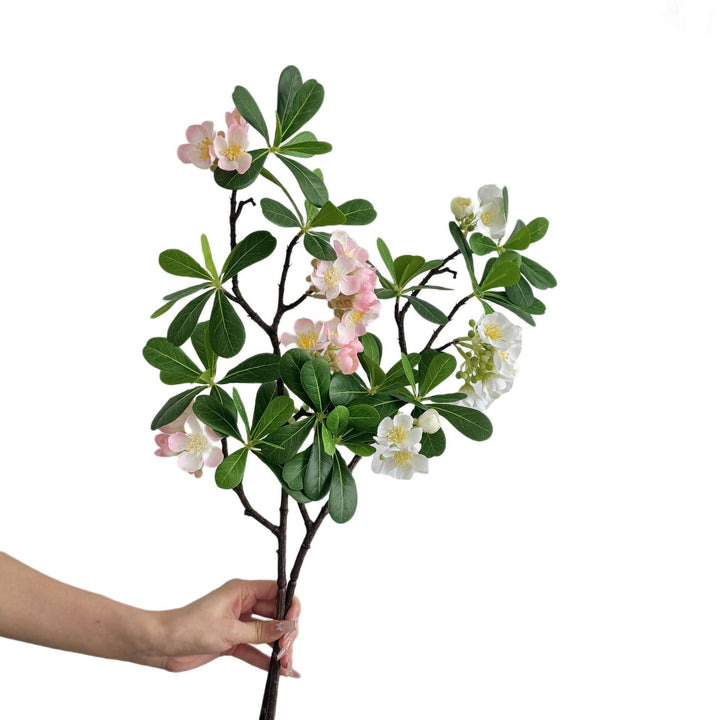 Künstlicher Blütenzweig mit feinen rosa Blüten und lebendigen Blättern Karnz