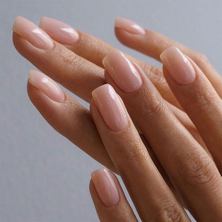 Kunstnagelset mit natürlichem Finish und luxuriösem Glanz Karnz