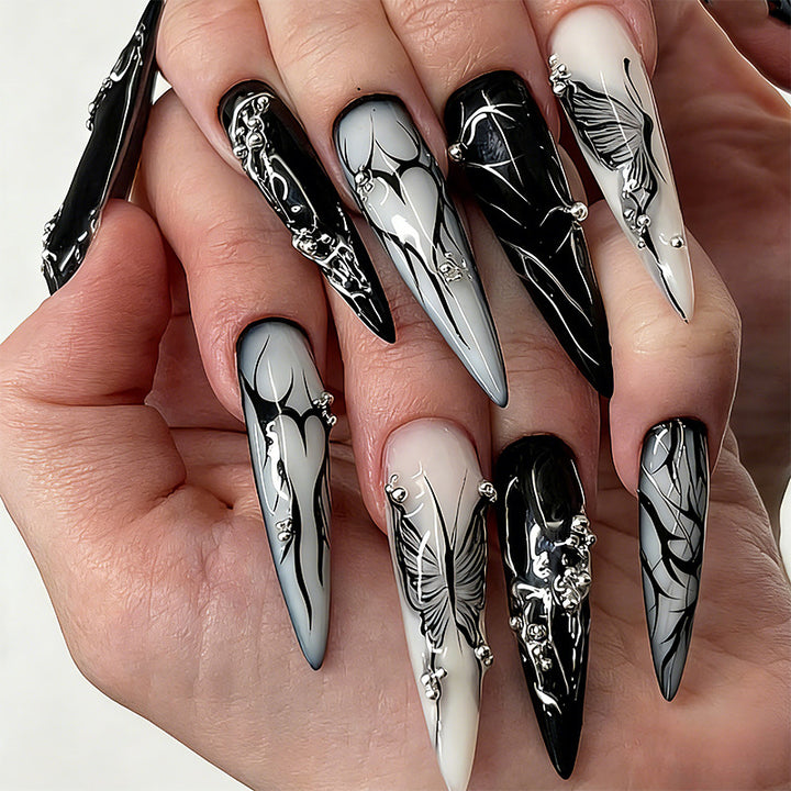 Kunstvolle Nagelspitzen mit modernen Mustern Karnz