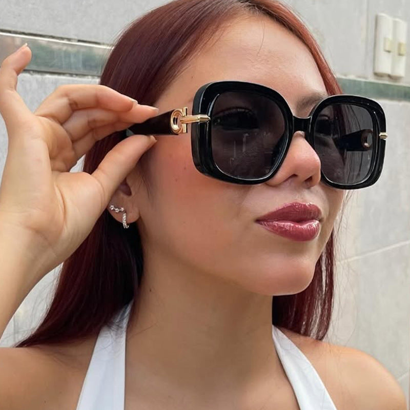 Damen quadratische Sonnenbrille mit luxuriösem Metallakzent Karnz