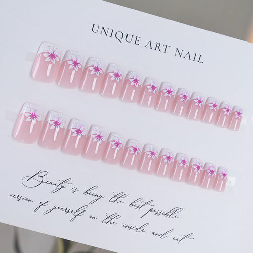 Elegante Blumennagelkunst